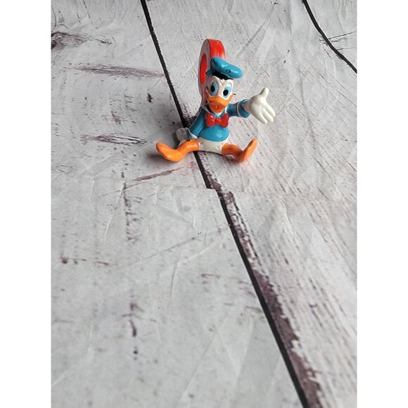 Vintage Donald Duck Number 9 Birthday PVC Figure Applause Cake Topper 1980s - Picture 2 of 5